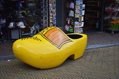 giant clog