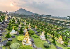 Giardino francese del giardino botanico tropicale di Nong Nooch fotografia stock Giardino francese del giardino botanico tropicale di Nong Nooch fotografia stock