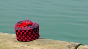 Giftbox και λίμνη Giftbox και λίμνη