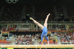 A ginasta artística Seda Tutkhalyan da Federação Russa compete no feixe de equilíbrio na ginástica total do ` s das mulheres no R fotografia de stock A ginasta artística Seda Tutkhalyan da Federação Russa compete no feixe de equilíbrio na ginástica total do ` s das mulheres no R fotografia de stock