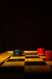 Gioco dei controllori in cui il rosso ha accantonato l'ultimo re nero ed ha vinto il gioco fotografia stock libera da diritti Gioco dei controllori in cui il rosso ha accantonato l'ultimo re nero ed ha vinto il gioco fotografia stock libera da diritti