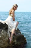 Giovane donna attraente fotografie stock libere da diritti Giovane donna attraente fotografie stock libere da diritti