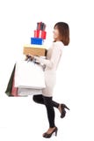 Giovane donna felice di acquisto con molto contenitore di regalo fotografia stock libera da diritti Giovane donna felice di acquisto con molto contenitore di regalo fotografia stock libera da diritti