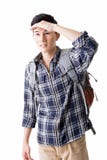 Giovane ritrovamento maschio del viaggiatore qualcosa fotografie stock libere da diritti Giovane ritrovamento maschio del viaggiatore qualcosa fotografie stock libere da diritti