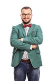 Giovani pantaloni a vita bassa sicuri con un cappotto verde immagini stock libere da diritti Giovani pantaloni a vita bassa sicuri con un cappotto verde immagini stock libere da diritti