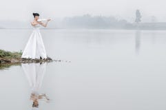 Girl And Violin Royalty Free Stock Images Girl And Violin Royalty Free Stock Images