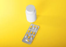 Glanzende Und Graue Verpackung Von Antibiotika In Den Kapseln Und Von Weissen Flasche Fur Pillen Schmerzmittel Vitamine Und Medi Stockbild Bild Von Medizin Medikation