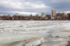 Glace se cassant à Harrisburg photographie stock libre de droits Glace se cassant à Harrisburg photographie stock libre de droits