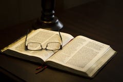 glaces sur le livre photographie stock glaces sur le livre photographie stock
