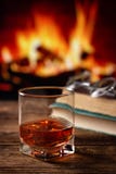 Glas cognac of whisky stock afbeelding Glas cognac of whisky stock afbeelding