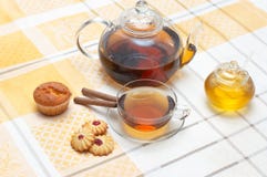 Glass Teapot, Mug, Honney Jar And Cakes Royalty Free Stock Images