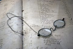 glasses-top-book-15572613.jpg