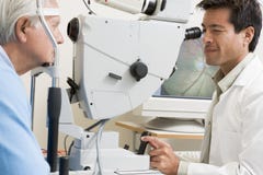 Glaucome d'Eyes For de docteur Checking Patient's images libres de droits Glaucome d'Eyes For de docteur Checking Patient's images libres de droits