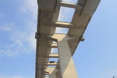 Gli scalpellini gettano un ponte su e la strada principale di sha di Tsing Fotografia Stock Libera da Diritti Gli scalpellini gettano un ponte su e la strada principale di sha di Tsing Fotografia Stock Libera da Diritti