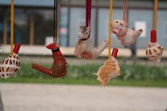Glin zabawki przy nieociosanym jarmarkiem zdjęcia stock Glin zabawki przy nieociosanym jarmarkiem zdjęcia stock