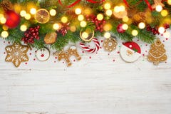 Glittered предпосылка рождества, украшенные ветви дерева праздника и космос экземпляра стоковые фотографии rf Glittered предпосылка рождества, украшенные ветви дерева праздника и космос экземпляра стоковые фотографии rf