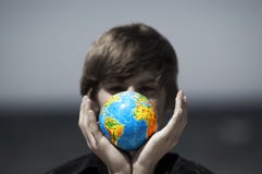 Globe de la terre dans des mains. Image conceptuelle images stock Globe de la terre dans des mains. Image conceptuelle images stock