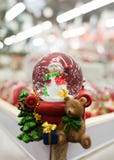 Globo da neve do Natal com boneco de neve fotos de stock royalty free Globo da neve do Natal com boneco de neve fotos de stock royalty free