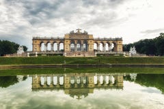 Gloriette nel giardino di Schonbrunn immagine stock libera da diritti Gloriette nel giardino di Schonbrunn immagine stock libera da diritti
