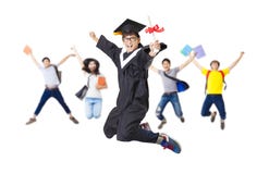 Glückliche Gruppe in der graduierten Robe, die zusammen springt lizenzfreies stockbild Glückliche Gruppe in der graduierten Robe, die zusammen springt lizenzfreies stockbild