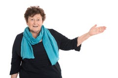Glückliche lokalisierte ältere Frau, die über Weiß sich darstellt Stockfotos Glückliche lokalisierte ältere Frau, die über Weiß sich darstellt Stockfotos