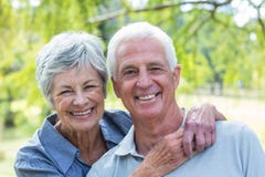 Glückliches altes Paarlächeln lizenzfreies stockfoto Glückliches altes Paarlächeln lizenzfreies stockfoto