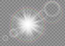 Glühende Sonnenstrahlen funkeln Stern mit Blendenfleckeffekt auf transparenten Vektorhintergrund lizenzfreie abbildung Glühende Sonnenstrahlen funkeln Stern mit Blendenfleckeffekt auf transparenten Vektorhintergrund lizenzfreie abbildung