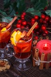 Glühwein- oder Fruchttee stockfotografie Glühwein- oder Fruchttee stockfotografie