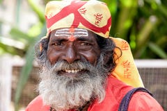 Goa, la India - enero de 2008 - retrato sonriente de un sadhu indio, hombre santo fotos de archivo libres de regalías Goa, la India - enero de 2008 - retrato sonriente de un sadhu indio, hombre santo fotos de archivo libres de regalías