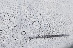 gocce di acqua sul di alluminio immagini stock gocce di acqua sul di alluminio immagini stock