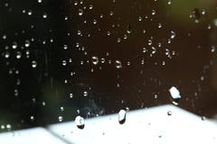 Goccia di acqua alla scena della finestra fotografia stock libera da diritti Goccia di acqua alla scena della finestra fotografia stock libera da diritti
