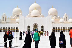 Going to diferent religions Sheikh Zayed Grand Mosque