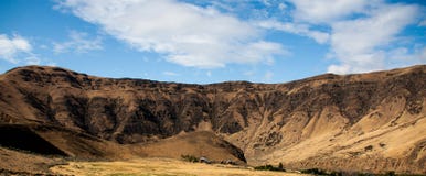 Golden desert canyon under a blue cloudy sky royalty free stock photos Golden desert canyon under a blue cloudy sky royalty free stock photos