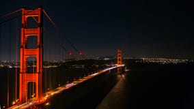 Golden gate bridge ocupado na noite fotografia de stock Golden gate bridge ocupado na noite fotografia de stock