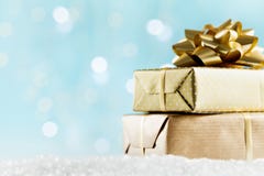 Golden gifts or presents boxes on magic bokeh background. Holiday composition for Christmas or New Year. royalty free stock images Golden gifts or presents boxes on magic bokeh background. Holiday composition for Christmas or New Year. royalty free stock images