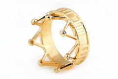 Goldring in Form einer Krone stockfotos Goldring in Form einer Krone stockfotos