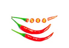 Gorącego chili pieprzu zakończenia up odgórny veiw z pokrojonym na białym bac zdjęcia stock Gorącego chili pieprzu zakończenia up odgórny veiw z pokrojonym na białym bac zdjęcia stock