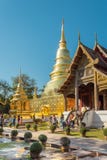 Goście przy Watem Phra Singh w Chiang Mai prowincji, Tajlandia obraz stock Goście przy Watem Phra Singh w Chiang Mai prowincji, Tajlandia obraz stock