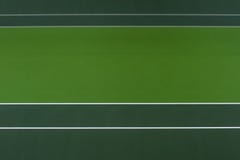 Gr?n tennisbanayttersida, sportbakgrund arkivbilder Gr?n tennisbanayttersida, sportbakgrund arkivbilder