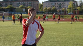 Gracz jest wzburzony i zadowolony z jego grze zbiory wideo Gracz jest wzburzony i zadowolony z jego grze zbiory wideo