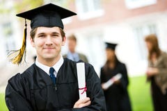 Graduatie: Vrolijke Gediplomeerde met Diploma royalty-vrije stock afbeeldingen Graduatie: Vrolijke Gediplomeerde met Diploma royalty-vrije stock afbeeldingen