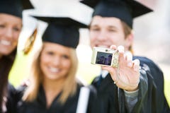 Graduação: Foco na câmara digital fotografia de stock Graduação: Foco na câmara digital fotografia de stock