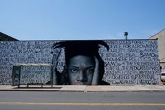 Grafittis de Basquiat em Brooklyn, New York City imagens de stock Grafittis de Basquiat em Brooklyn, New York City imagens de stock