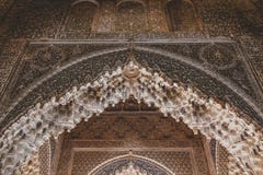 Granada, Espanha - 5/6/18: Palácio dos leões, Alhambra da dinastia de Nasrid imagem de stock Granada, Espanha - 5/6/18: Palácio dos leões, Alhambra da dinastia de Nasrid imagem de stock