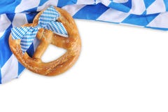 Grand bretzel mou bavarois d'Oktoberfest photographie stock libre de droits Grand bretzel mou bavarois d'Oktoberfest photographie stock libre de droits