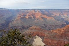 Grand Canyon -panorama met klippen royalty-vrije stock afbeelding Grand Canyon -panorama met klippen royalty-vrije stock afbeelding