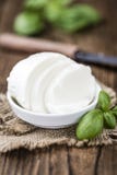 Grande boule de mozzarella (tir en gros plan) Photo libre de droits Grande boule de mozzarella (tir en gros plan) Photo libre de droits