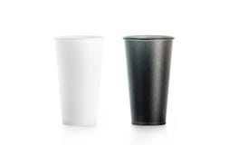 Grande derisione eliminabile in bianco e nero in bianco della tazza di carta su fotografie stock libere da diritti Grande derisione eliminabile in bianco e nero in bianco della tazza di carta su fotografie stock libere da diritti