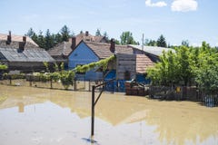 Grande inondation qui a inclus des maisons, champs, forêts photo stock Grande inondation qui a inclus des maisons, champs, forêts photo stock