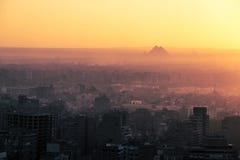 A grande pirâmide de Giza e de esfinge, o Cairo, Egito foto de stock royalty free A grande pirâmide de Giza e de esfinge, o Cairo, Egito foto de stock royalty free